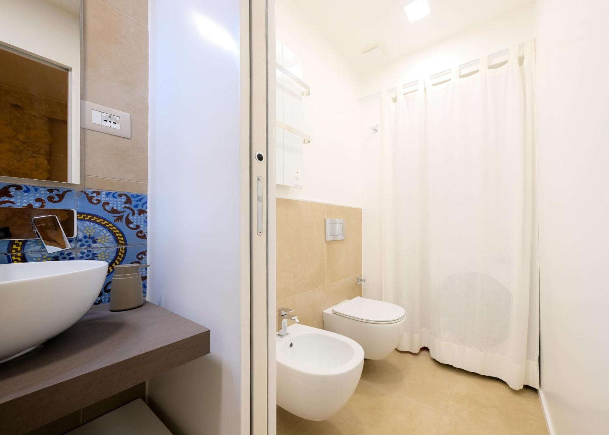 Suite Il Sole In Pieno Centro Storico In Cagliari Luaran gambar