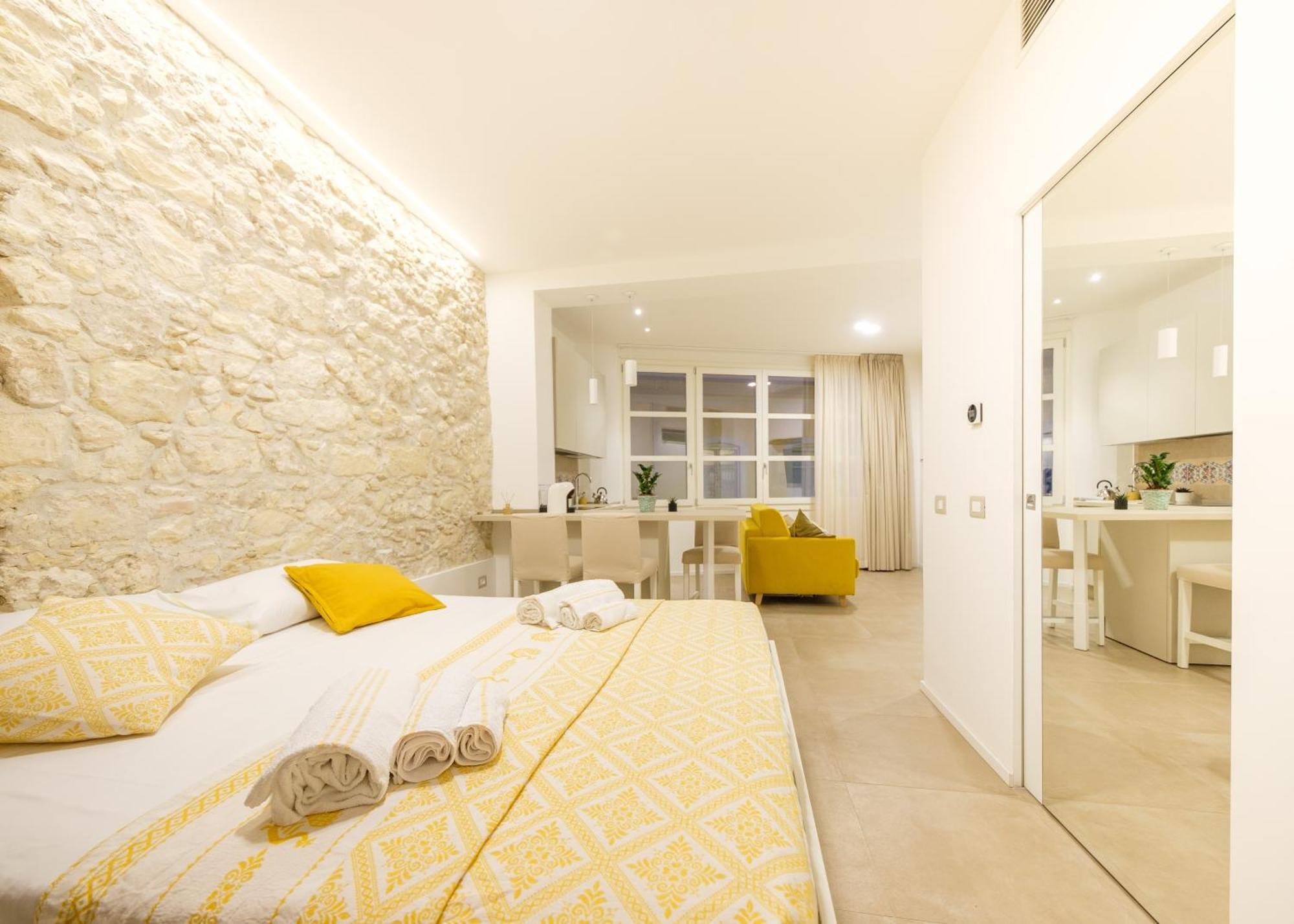 Suite Il Sole In Pieno Centro Storico In Cagliari Luaran gambar