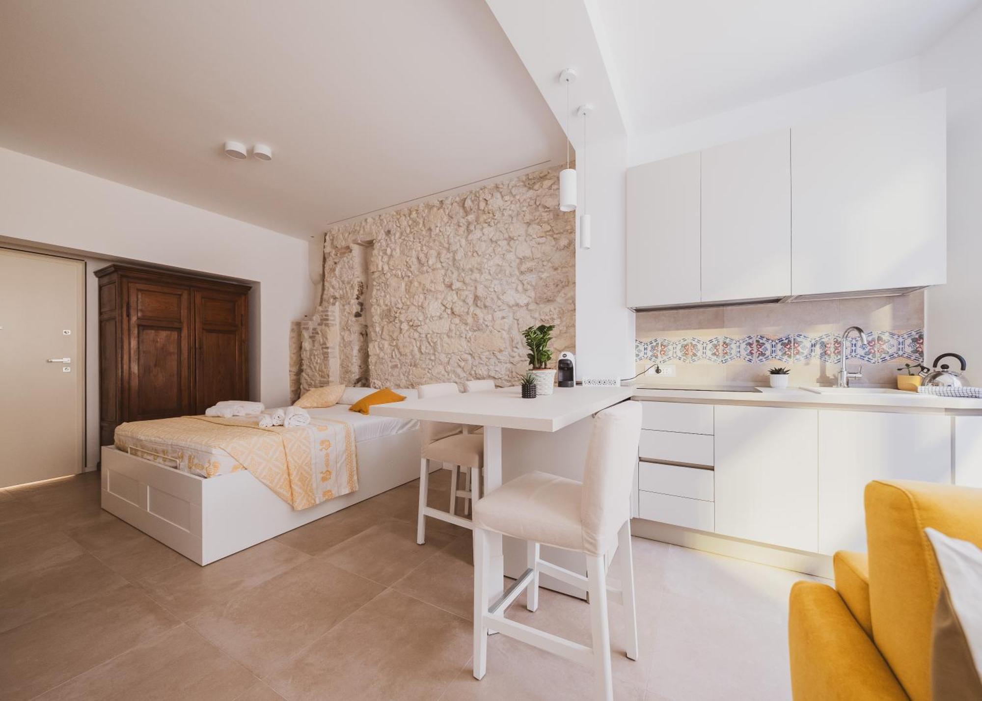 Suite Il Sole In Pieno Centro Storico In Cagliari Luaran gambar