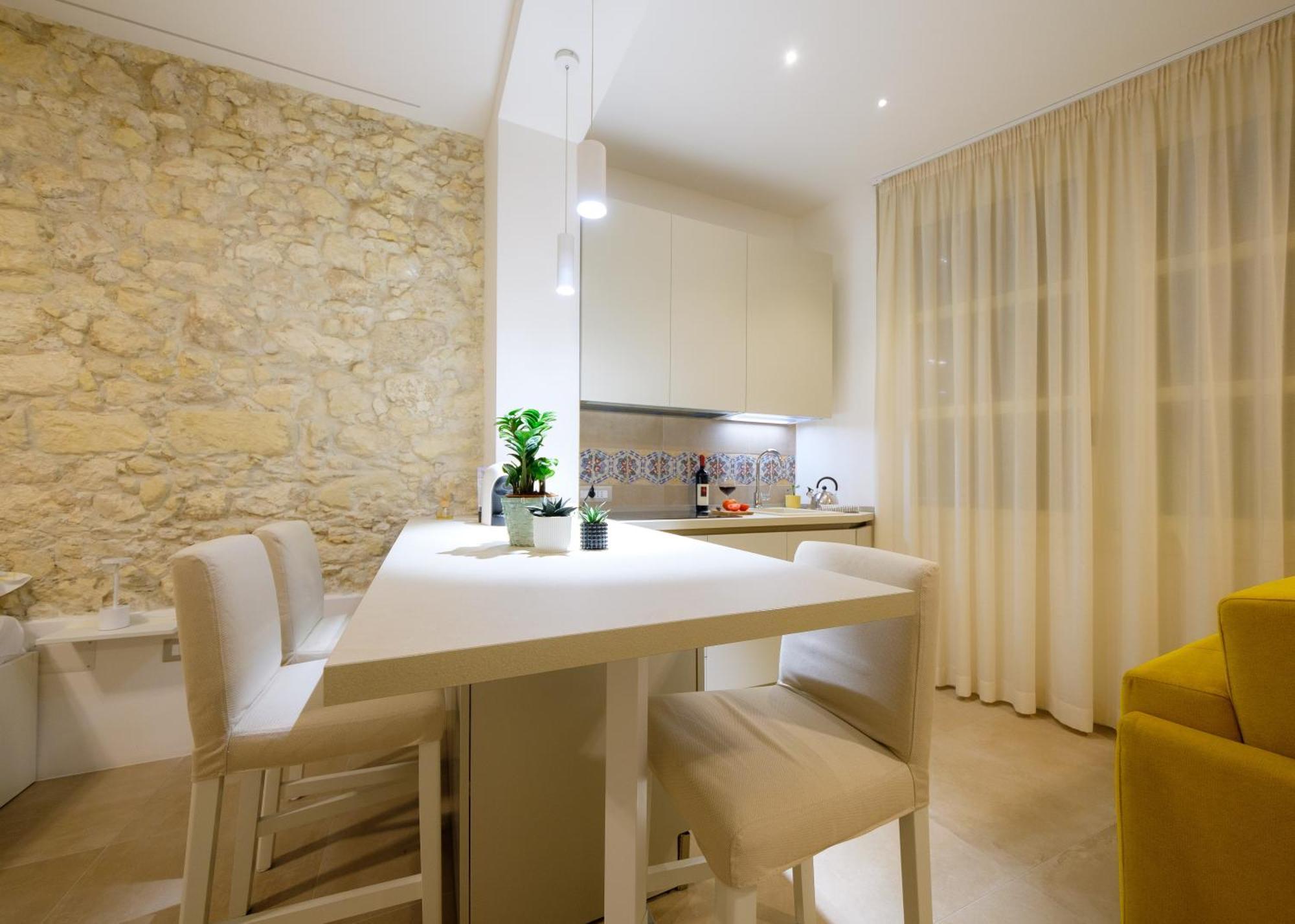 Suite Il Sole In Pieno Centro Storico In Cagliari Luaran gambar